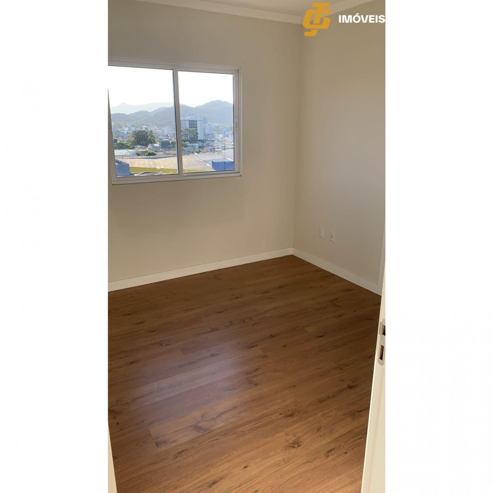 Apartamento à venda com 2 quartos, 78m² - Foto 3