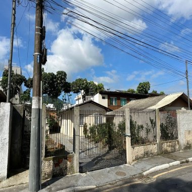 Casa à venda no bairro da Barra em Balneário Camboriú - SC, a apenas 400 metros 