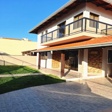 Duas Casas com Piscina