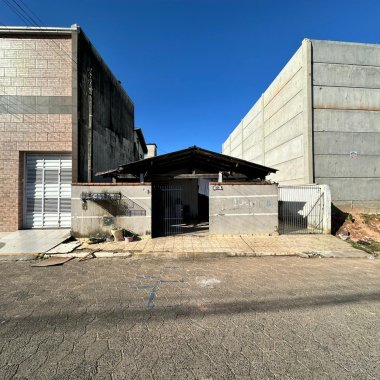 Terreno com 2 Casas de Aluguel  - Monte Alegre