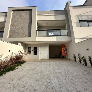Sobrado Novo com Terraço e 3 Dormitórios