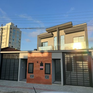 Sobrado de Alto Padrão com 3 Suítes no Bairro Cedros
