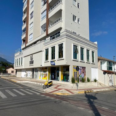 Sala Comercial Alugada - 111m² no Centro de Camboriú