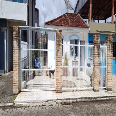 Casa com Piscina no Centro de Camboriú
