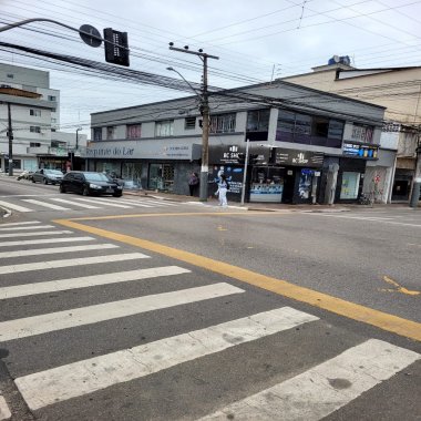 Imóvel Comercial com 8 Salas em Operação