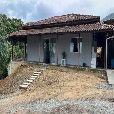 Casa Semi Mobiliada com Amplo Terreno no Braço de Camboriú