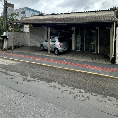 Terreno com 2 Casas e Sala Comercial
