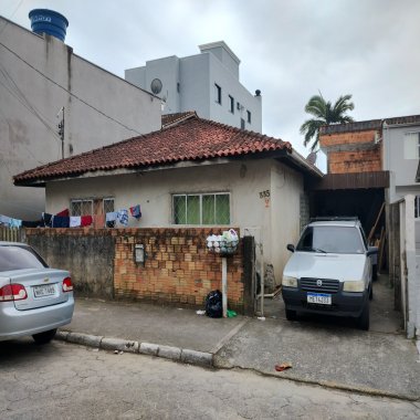 Casa Bem Localizada no Monte Alegre