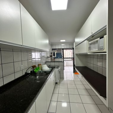 Apartamento Mobiliado e Equipado Próximo à Praia Central