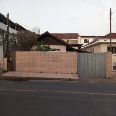 Casa Ampla no Tabuleiro – Próxima ao Centro