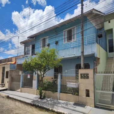 Oportunidade Única: Casa Duplex com Renda Extra em Tabuleiro!