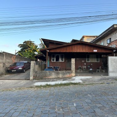 Terreno c/ 2 Casas em Camboriú
