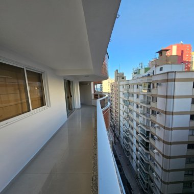 Apartamento com Vista Mar na Quadra do Mar 
