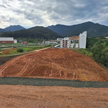 Área com 12.000 m² à Venda – Marginal BR-101 em Camboriú