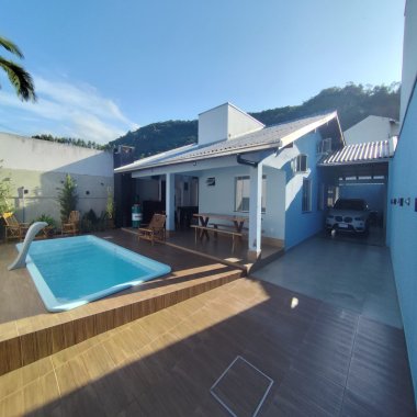 🏡 Casa mobiliada com área de lazer completa à venda – Nova Esperança, Balneário Camboriú/SC