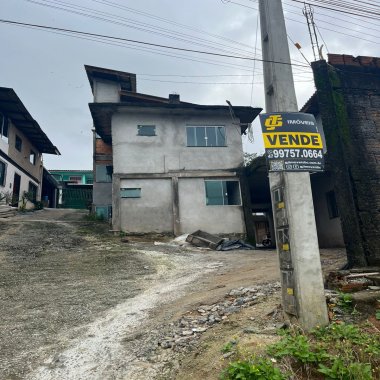 🏡 Casa com Duas Moradias – Ideal para Morar e Investir | Bairro Conde Vila Verde – Camboriú