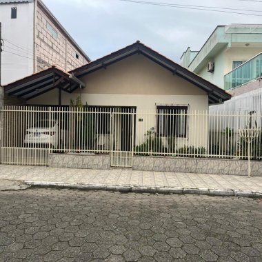 Casa Ampla à Venda – Bairro Monte Alegre | Camboriú