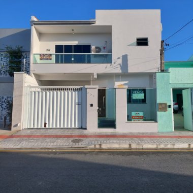 Sobrado à Venda em Balneário Camboriú – Excelente Localização!